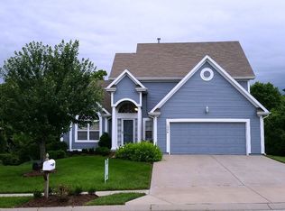 1324 Honeysuckle Dr, Liberty, MO 64068