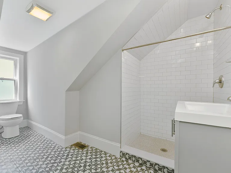 143 Everett St #3 — Photo 10