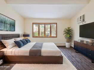 74 Fingerboard Rd #1, Staten Island, NY 10305