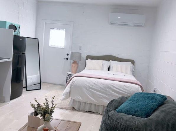 3122 Eleuthera Ln #1