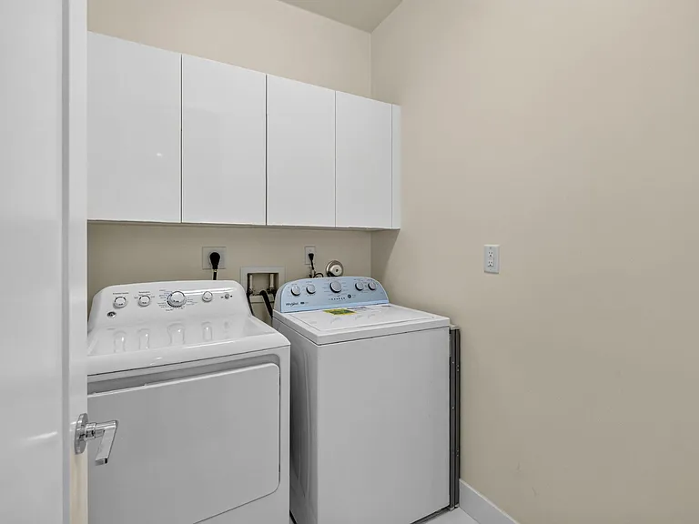6461 NW 103rd Psge — Photo 32