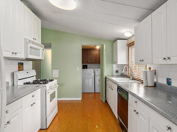 4th image of 301 Sunrise Dr