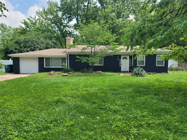 528 Ford Dr, Saint Louis, MO 63135