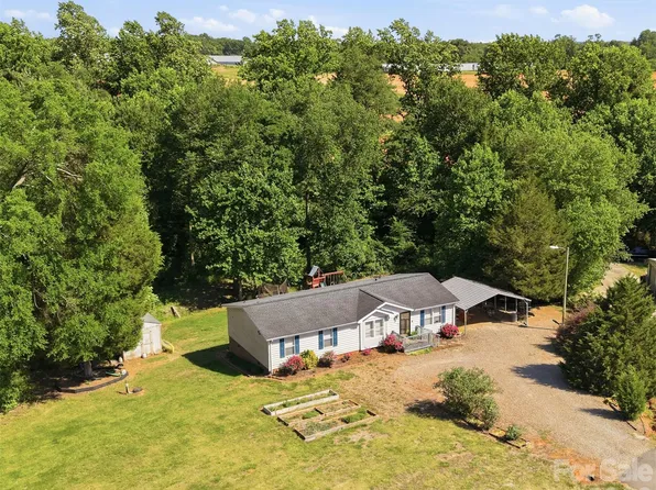 333 Howard Norton Dr, Hiddenite, NC 28636