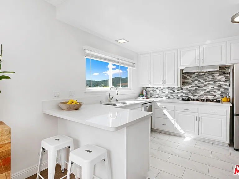 3636 Oceanhill Way — Photo 11