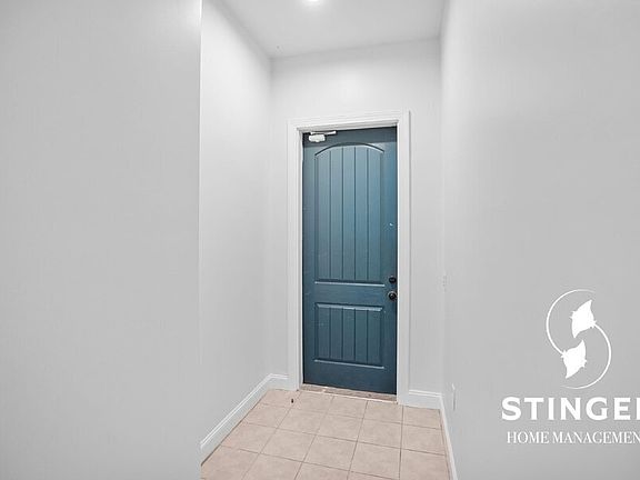 3rd image of 824B Paris Ave