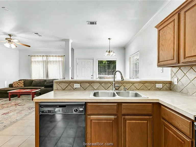 1001 Krenek Tap Rd #1201 — Photo 8