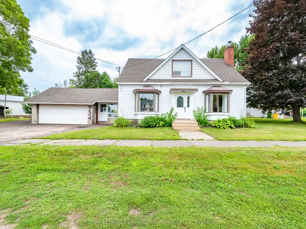 734 Front St, Pembroke, ON K8A 6J6