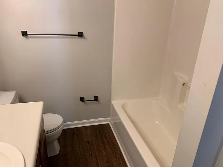1342 Yorkshire Ln — Photo 9