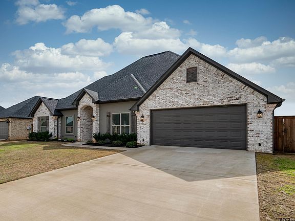 3rd image of 256 Heritage Way