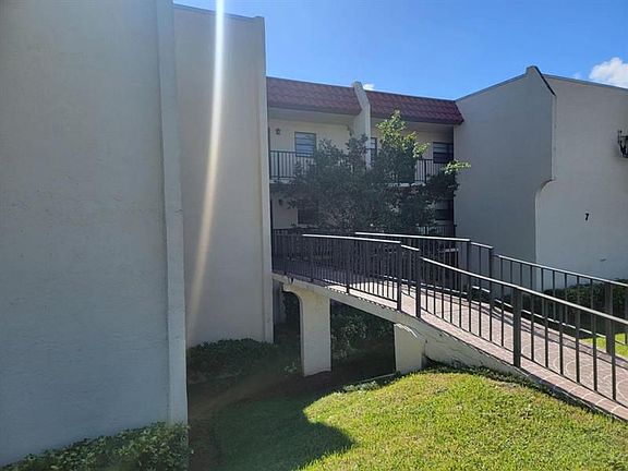 2nd image of 2050 Oleander Blvd #7305