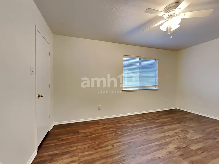 9749 Parkmere Dr — Photo 13