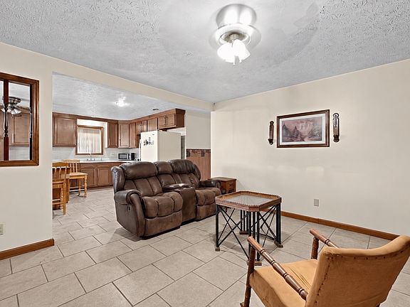 3rd image of 1194 Beekman Ridge Rd