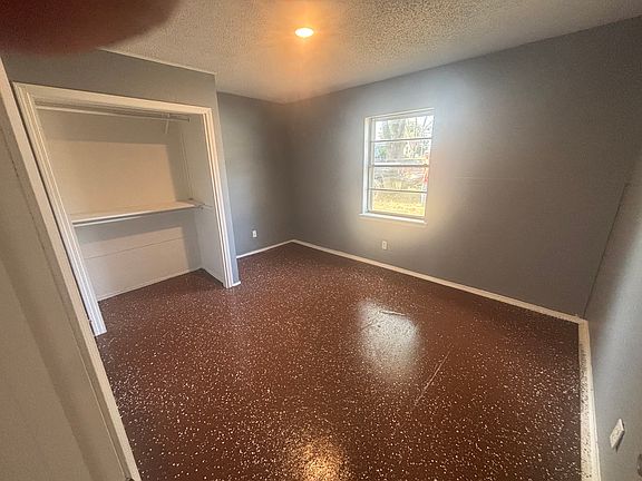5th image of 205 Countryside Ln