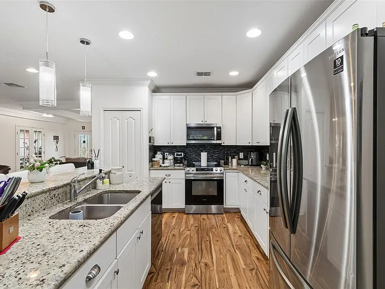 13046 Linden Dr — Photo 7