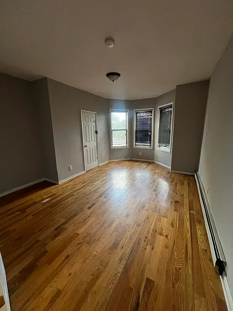 3 bed, $2,200 — Photo 2
