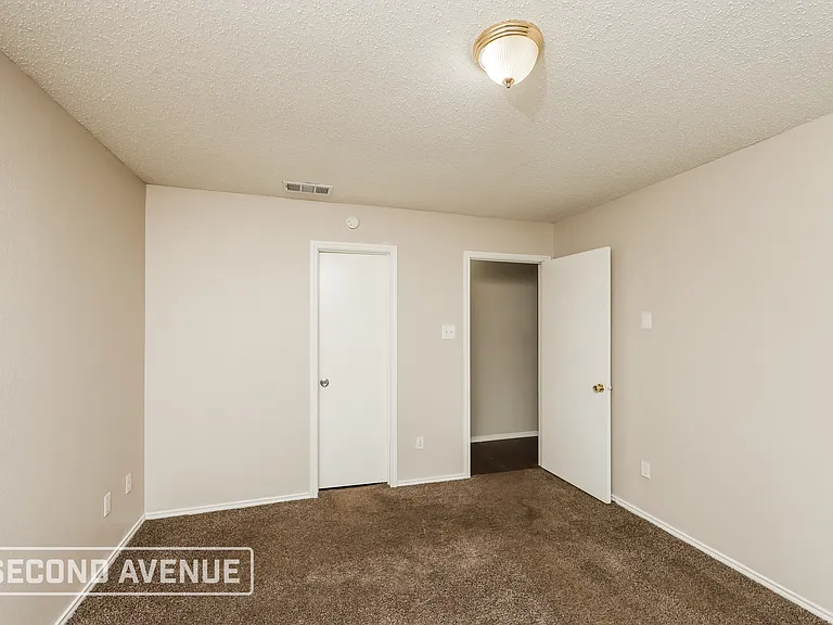 12931 Parker Ct — Photo 9
