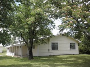 1305 Country Club Rd, Winfield, KS 67156