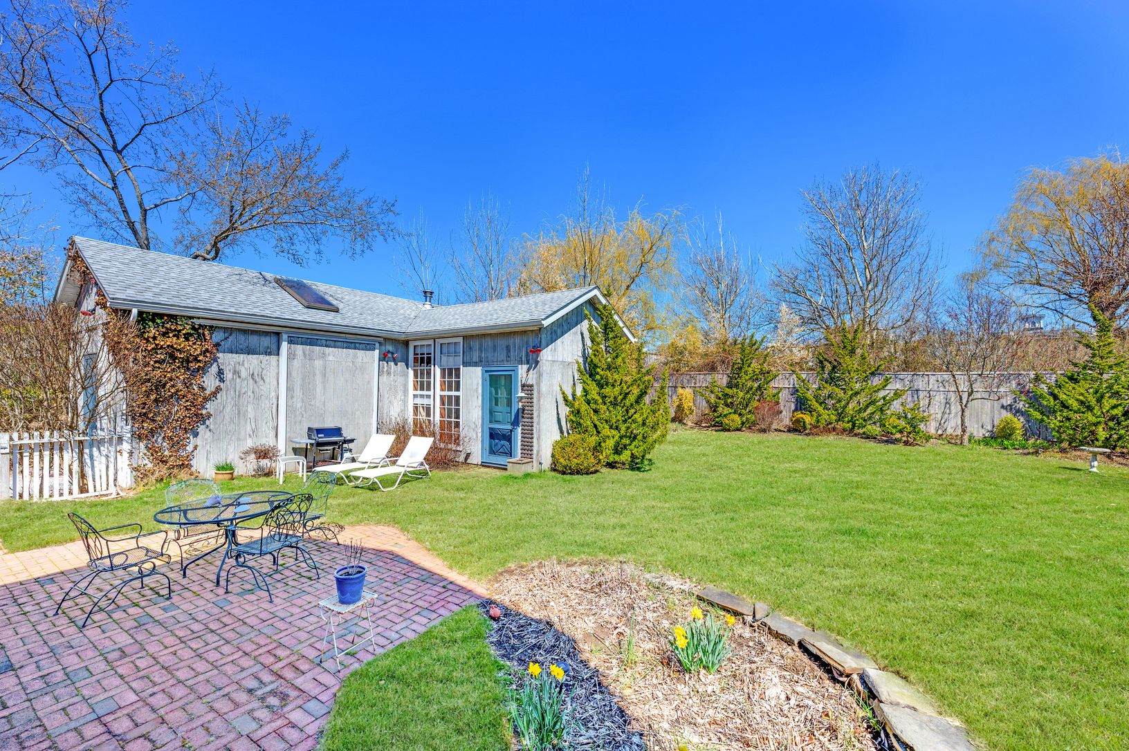  Detached Garage/Artist Studio