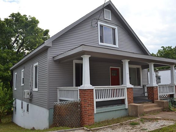 2nd image of 520 Oakley Ave