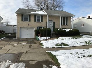49 Deborah Ln, Cheektowaga, NY