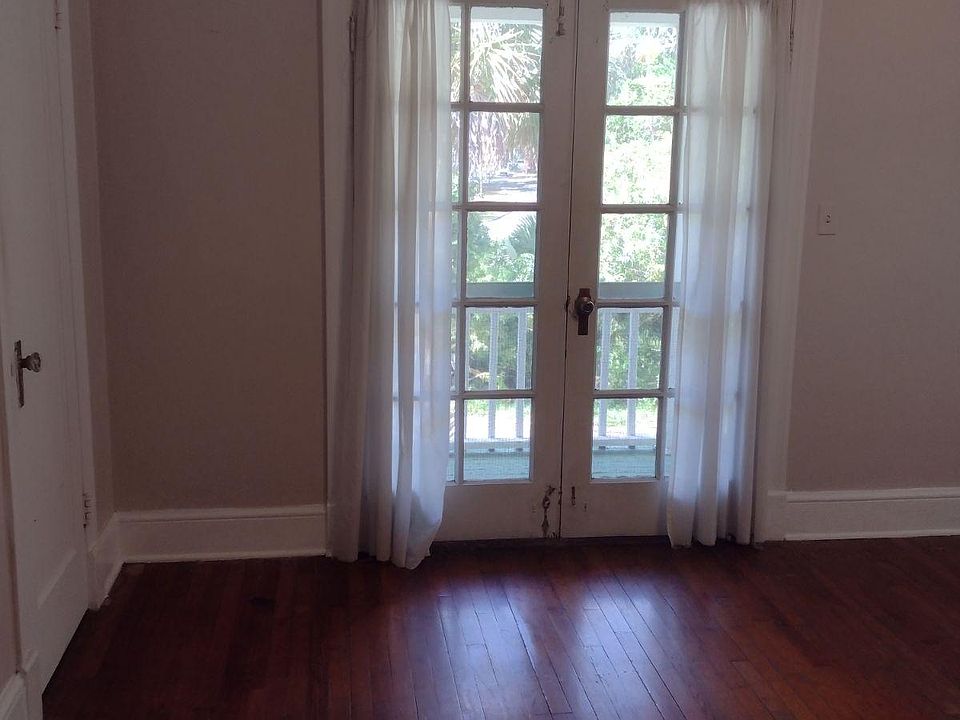 upstairs front bedroom