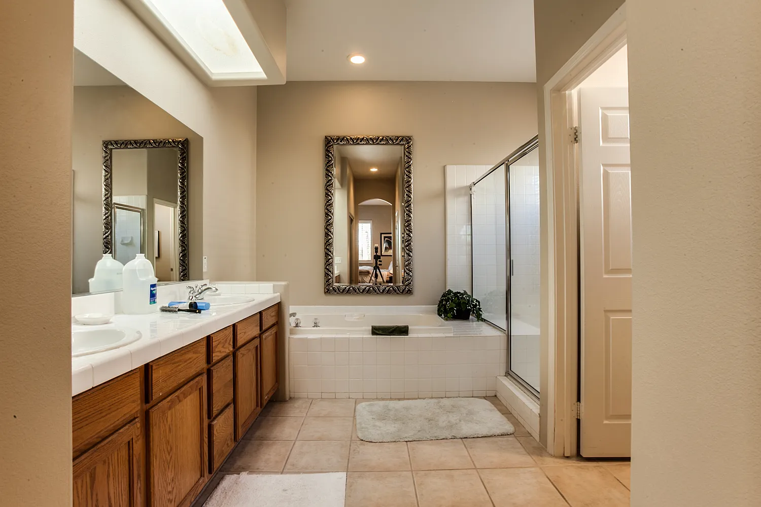 3 bed, 2160 sqft, $4,100 — Photo 3