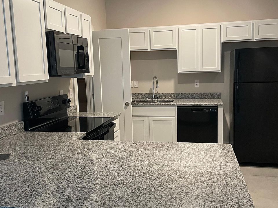 1st image of 5256 N Woodlawn Blvd