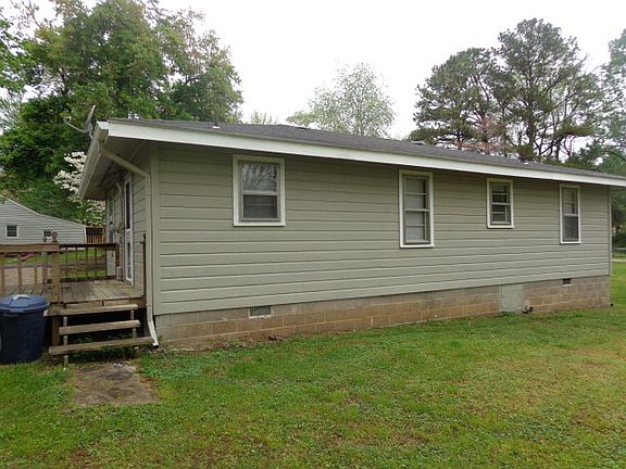 5th image of 826 Lois St