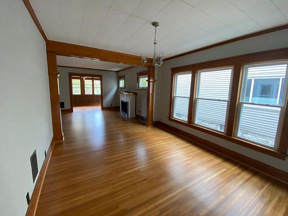 3rd image of 255 Woodside Ave #1