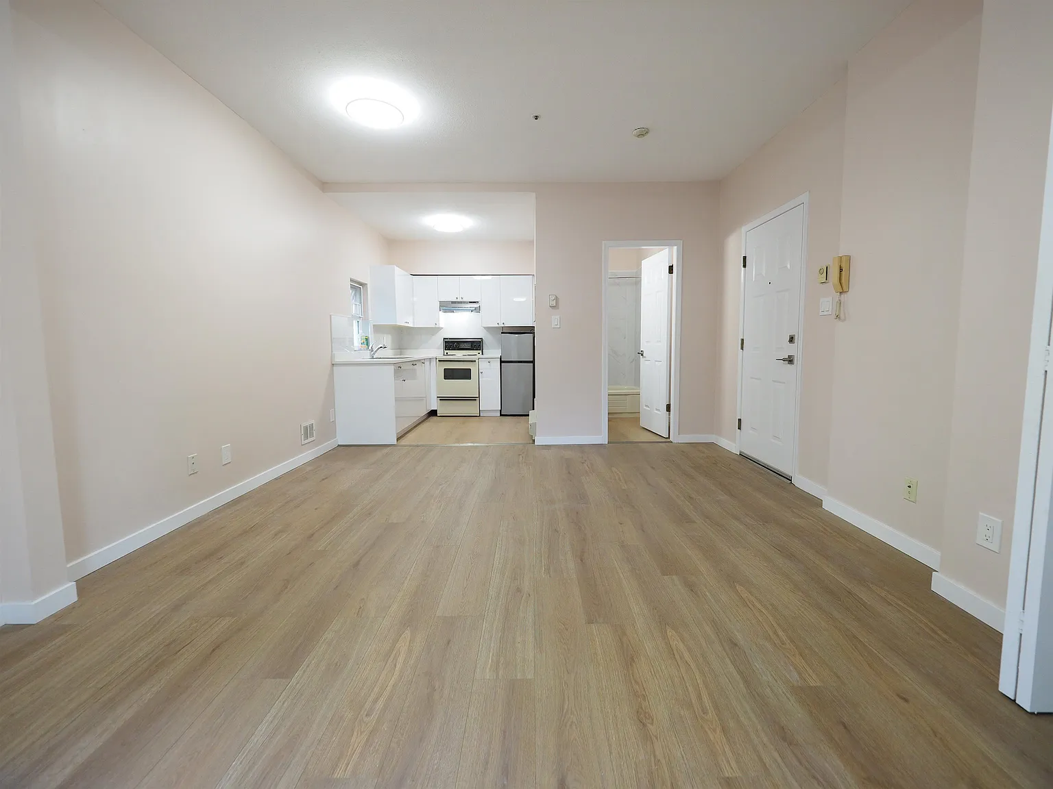 Studio, 250 sqft, $1,800 — Photo 3