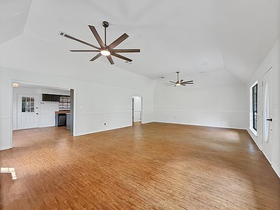 4th image of 726 W Lakeshore Dr