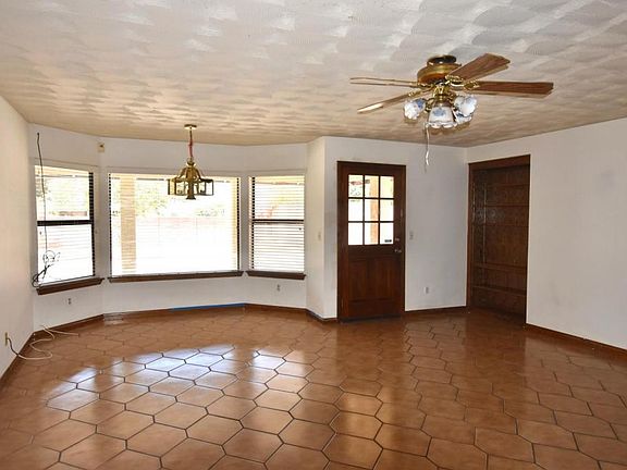 5th image of 9680 Chantry Ave