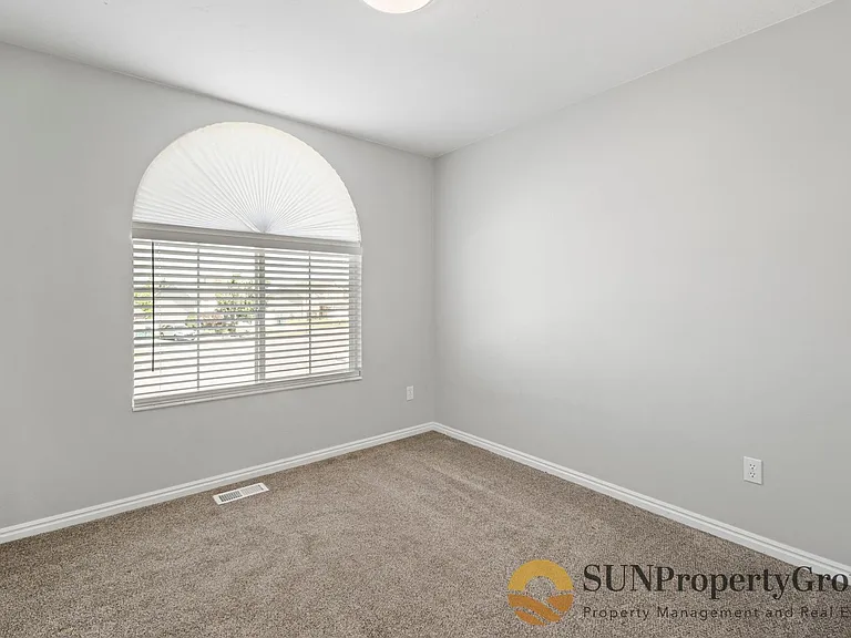 5458 S 4250 W — Photo 18
