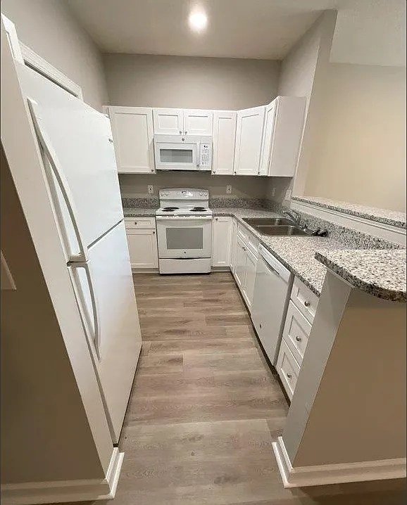 3 bed, 3.0 bath, 1376 sqft, $1,825 — Photo 3