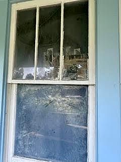 3rd image of 476 Wrexham Ave