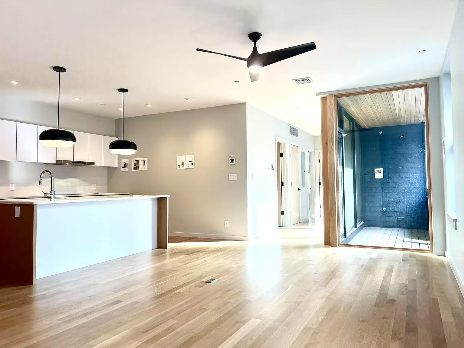 2 bed, 1040 sqft, $4,700 — Photo 3