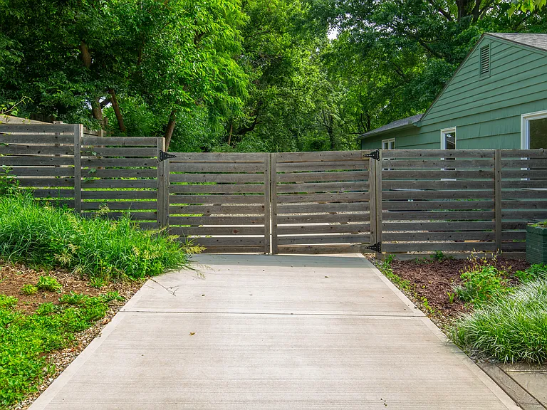 8721 Goodman St — Photo 4