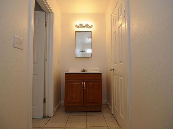 5th image of 820 N 11th St