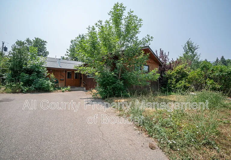 1045 Toedtli Dr — Photo 2