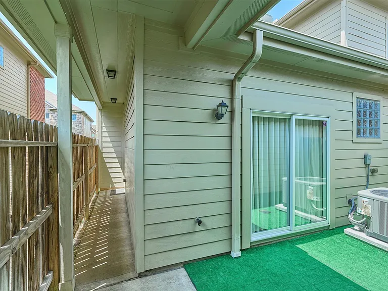 2726 Misty Heath Ln — Photo 31