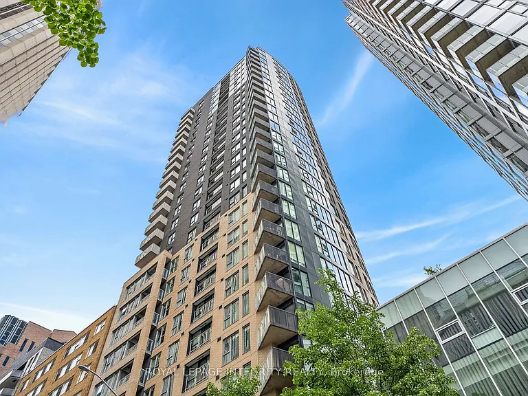 40 Nepean St #2102 — Photo 1