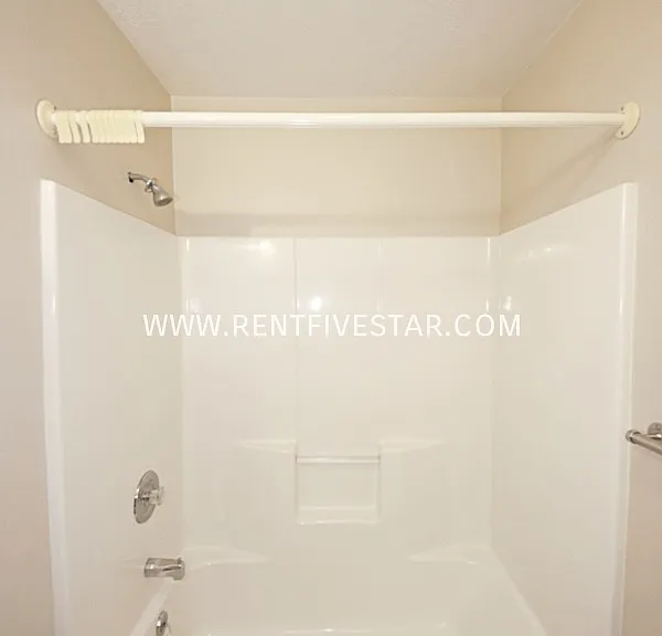 246 E Chubbuck Rd #E — Photo 17