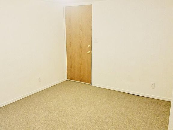 3rd image of 1431 1/2 Paul St