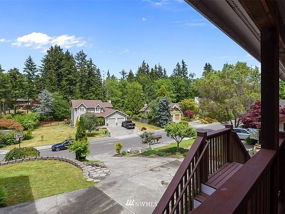 2nd image of 693 Klickitat Place NE