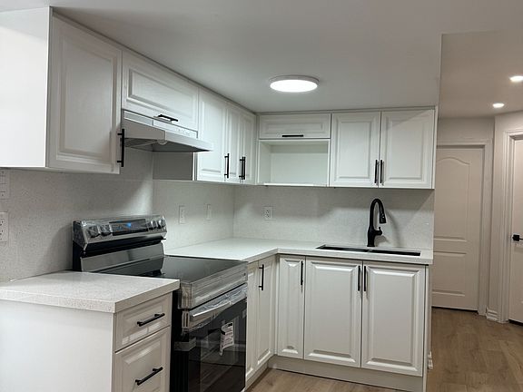 5th image of 37 Seahorse Ave W
