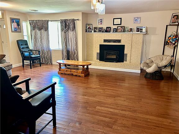 4th image of 103 Avenue 4 NW