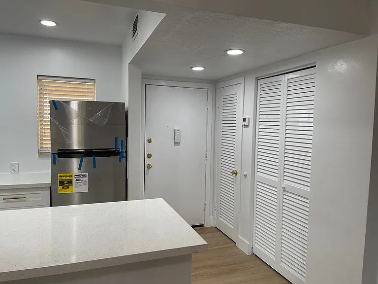 9175 SW 77th Ave #304 — Photo 3