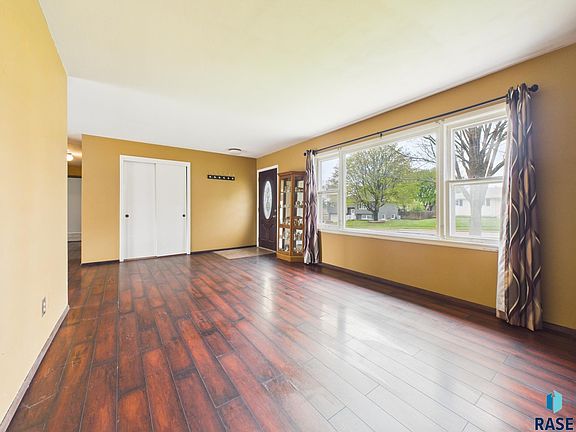 4th image of 4600 W 38th St