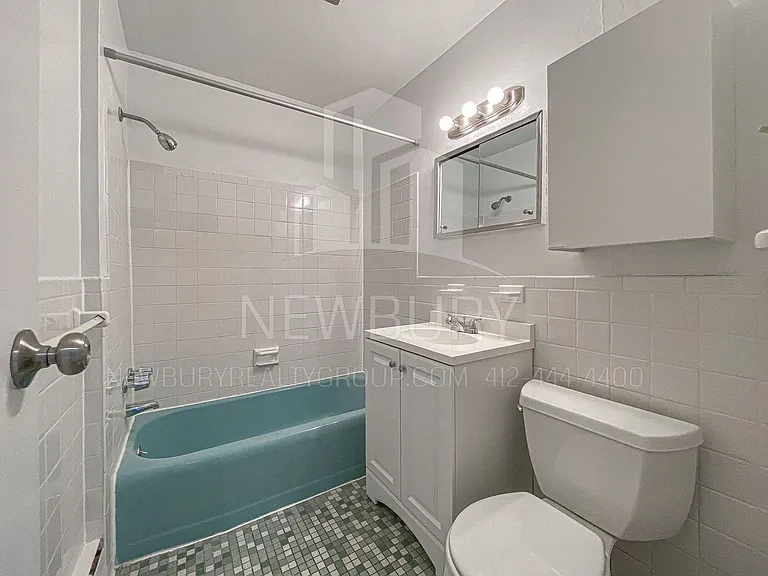 Poplar Apartments — Photo 24